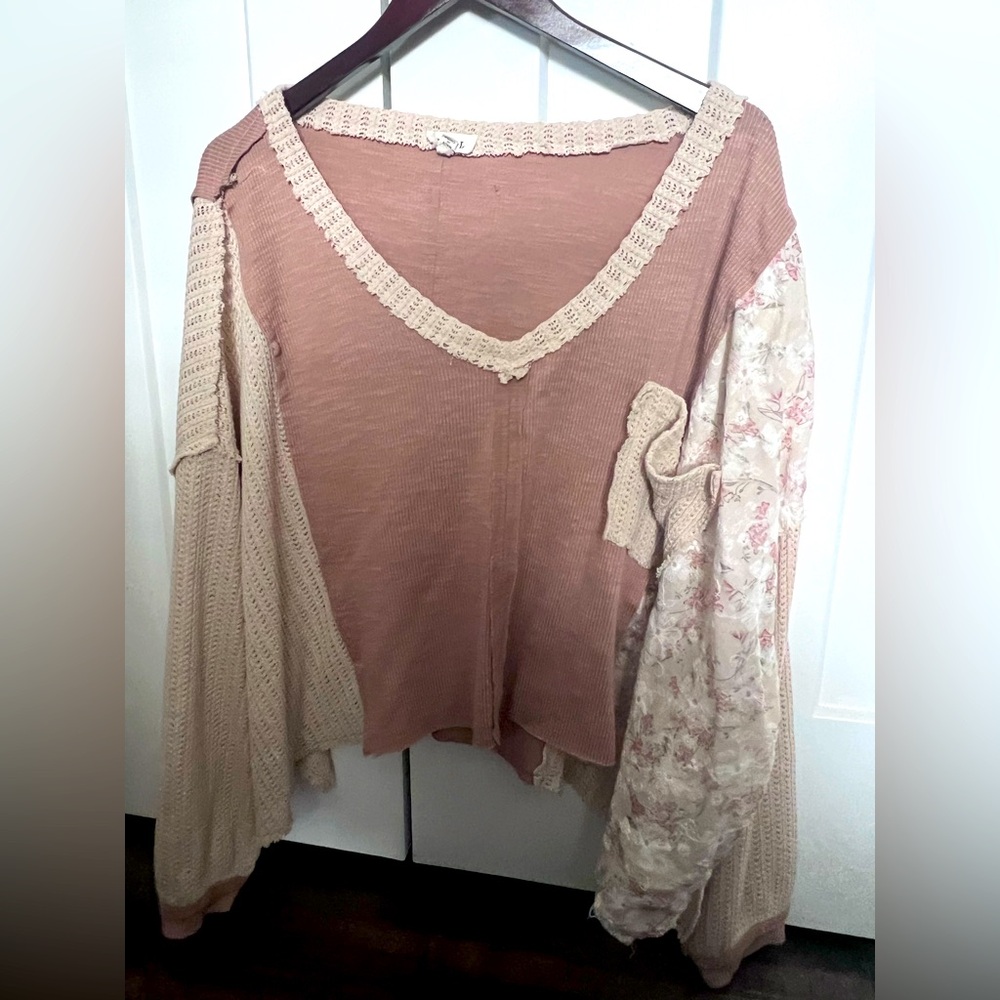 POL Women's Pink and Cream Knit Top Medium
